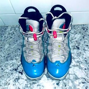 Youth boys Jordons size 5.5